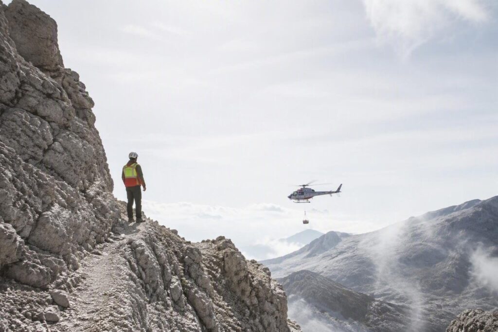 Incidente in falesia a Passo San Giovanni, soccorso in elicottero