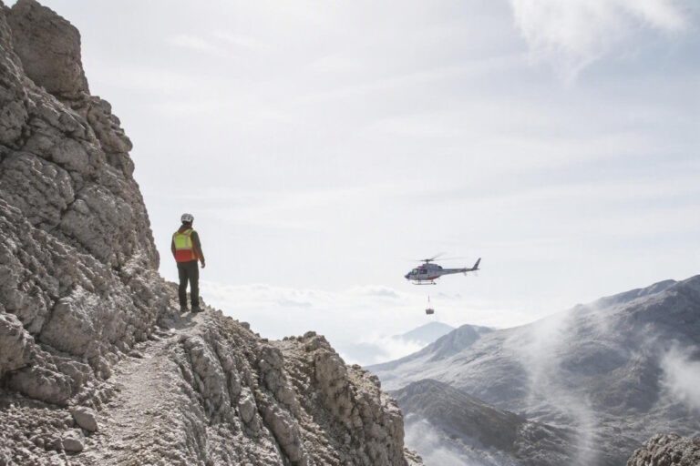 Incidente in falesia a Passo San Giovanni, soccorso in elicottero