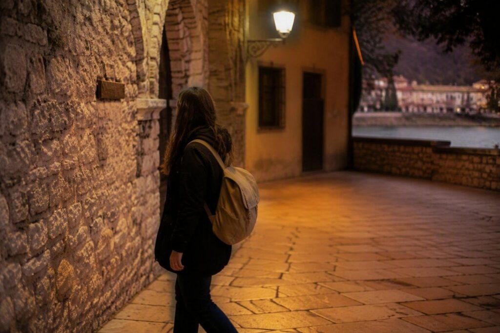 Scoprire i percorsi di reinserimento sociale a Trento con la Passeggiata invisibile