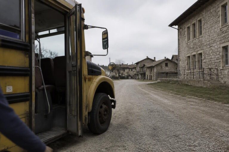 Trasporto scolastico a Fiavè: la protesta per i 40 metri che escludono i bambini dal bus