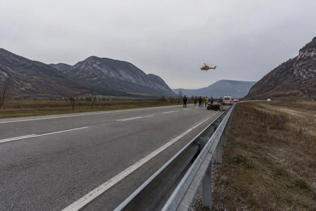 Incidente moto ss12: due feriti, soccorsi Carabinieri ed elicottero