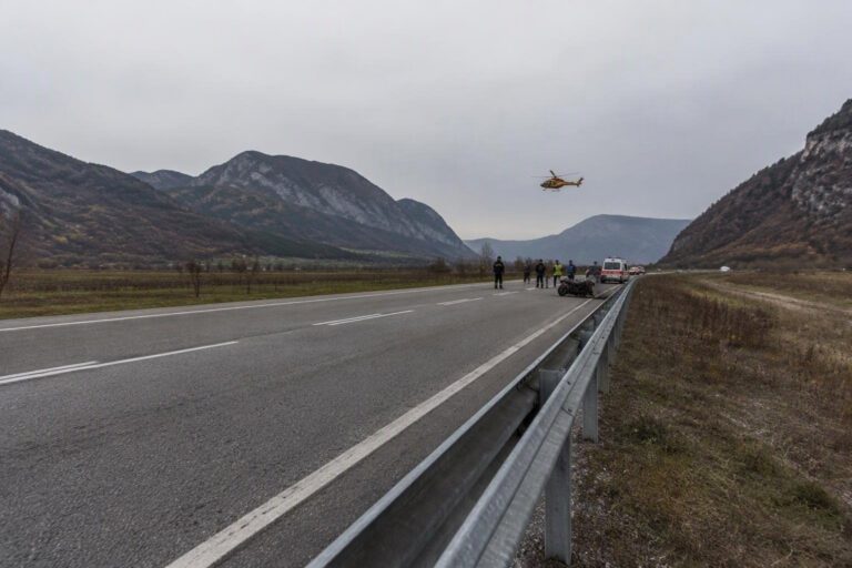 Incidente moto ss12: due feriti, soccorsi Carabinieri ed elicottero