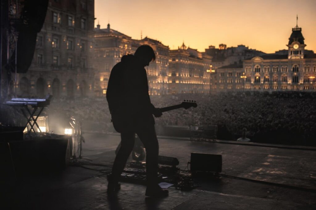 Gorillaz in concerto a Trieste: tutto su The Mountain Tour e l’evento in Piazza Unità