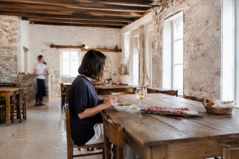 Trieste gastronomica tra osmize del Carso e osterie storiche