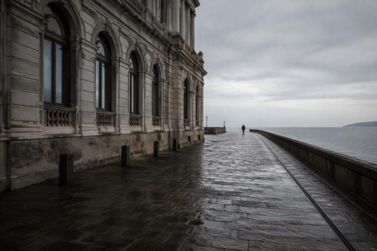 Trieste letteraria: itinerari tra caffè, librerie e panorami sul mare