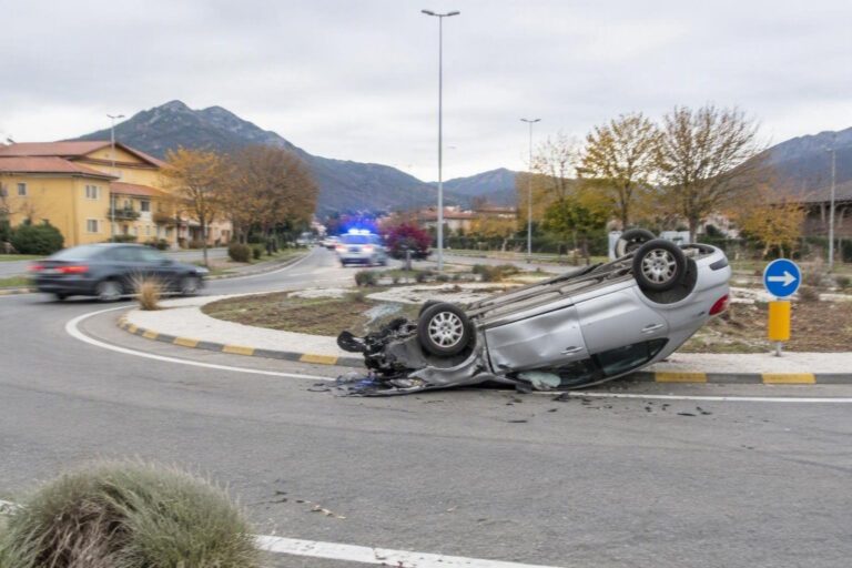 Fuga spericolata a 160 km/h a Rieti: l’uomo si ribalta e viene arrestato