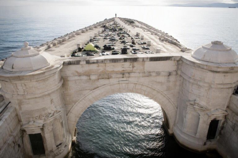 Migranti a Trieste: la situazione al Porto Vecchio e le critiche del sindaco