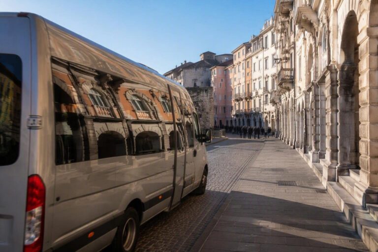 Ripristino servizi autobus a Trieste: minibus e ponte di via Bonomea riaperti