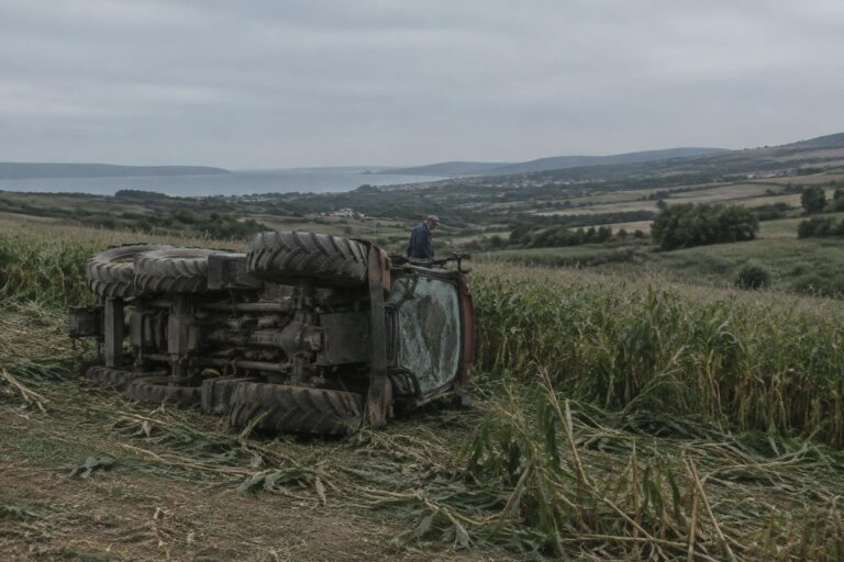 Incidente agricolo a Capodistria: 77enne bloccato sotto il trattore