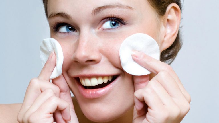 scrub viso per pelle grassa