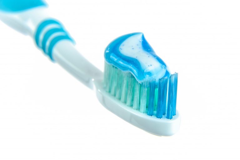 Dentifricio: allevia il prurito delle punture di insetti