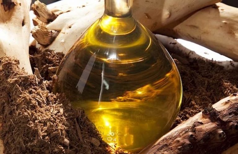 olio essenziale sandalo