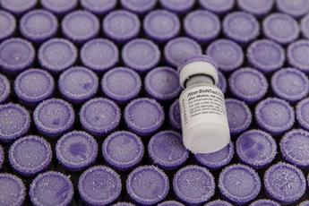 covid causa a pfizer per dichiarazioni fuorvianti sul vaccino la decisione del kansas 2