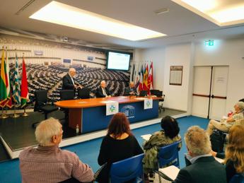 sanita romizi isde in italia 10mila morti lanno per antimicrobico resistenza 2