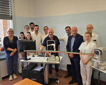 reggio emilia assit group dona apparecchiatura per diagnosi e follow up uveite 2
