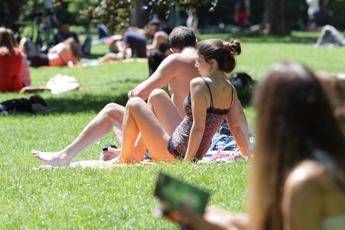 salute il dermatologo follia ustioni solari sui social rischi enormi per la salute 2