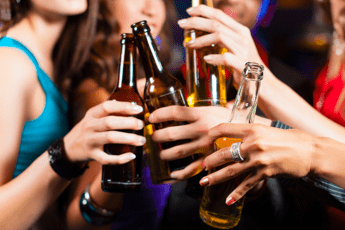 alcol esperto allarme binge drinking tra minori a rischio fegato e cervello 2