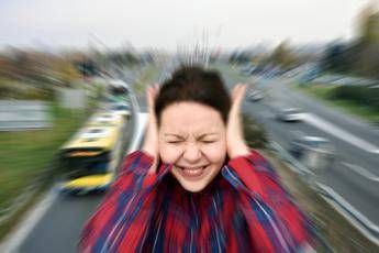 sei stressato in arrivo il test delle unghie per misurarlo e il metodo per uscirne 2