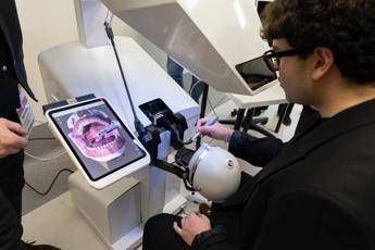 al campus bio medico di roma lodontoiatria tra realta virtuale e immersiva 3