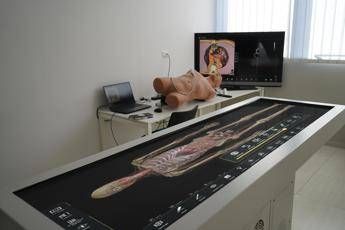 pazienti robot simulatori e visori 3d per formare giovani medici 2