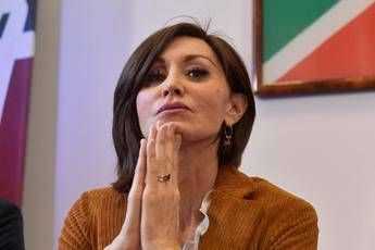 bernini celebra gli infermieri da 100 anni presenza essenziale 2