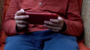 social media rischio uso eccessivo in estate per bambini le raccomandazioni ai genitori 2