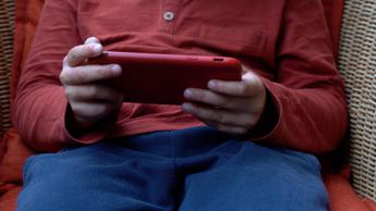 social media rischio uso eccessivo in estate per bambini le raccomandazioni ai genitori 2