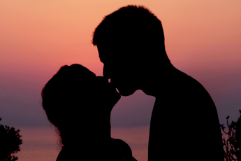 giornata del bacio linfettivologa non associatelo a malattie meglio baciarsi che fare la guerra 2