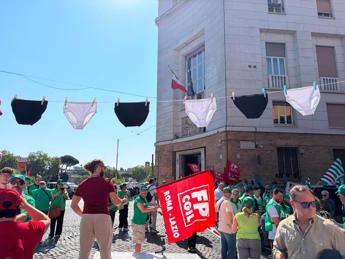 lavoratori sanita privata e rsa in presidio per il contratto ci avete lasciato in mutande 2