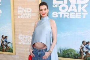 anne hathaway mostra il pancione e polemica lesperto la gravidanza non e una malattia 2