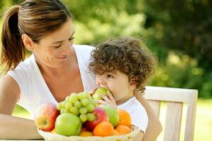 caldo e bambini il menu anti afa dei pediatri piu acqua frutta e pasti leggeri 2
