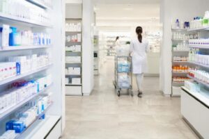 Come le farmacie italiane combattono la violenza di genere e il Drink Spiking