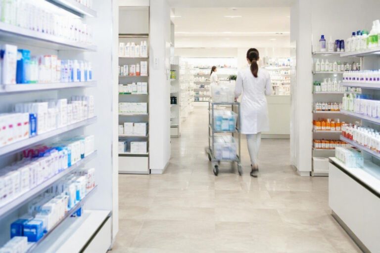 Come le farmacie italiane combattono la violenza di genere e il Drink Spiking