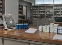 Defibrillatori semiautomatici in tutte le farmacie: la proposta di legge