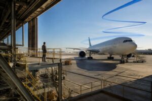 IA in aviazione: rotte, carburante e manutenzione per meno emissioni