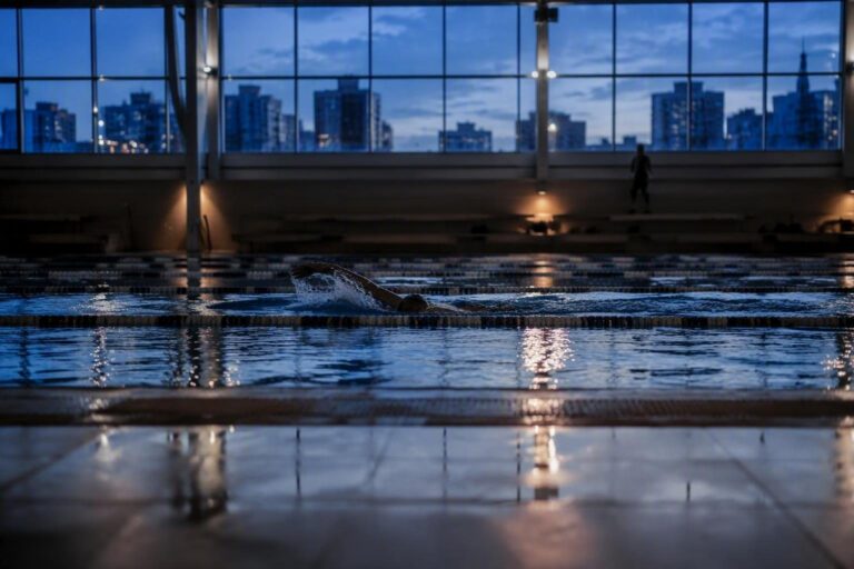 Lombalgia e nuoto: cosa dicono gli studi scientifici