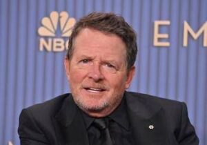 michael j fox standing ovation agli emmy awards accettare il parkinson non vuol dire arrendersi 2