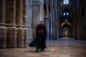 Burnout ecclesiastico: le dimissioni del vescovo Wiesemann e il peso della leadership