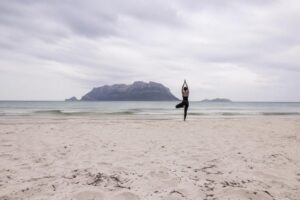 Corso di yoga estivo a Porto San Paolo: orari e informazioni utili