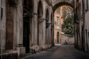 Dalla strada al palcoscenico: il viaggio di Lina Cavalieri
