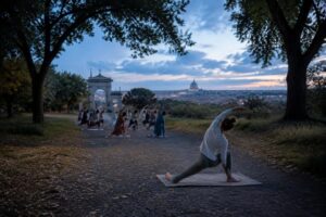 Lezione di yoga fluida sabato 19 settembre al Parco della Caffarella