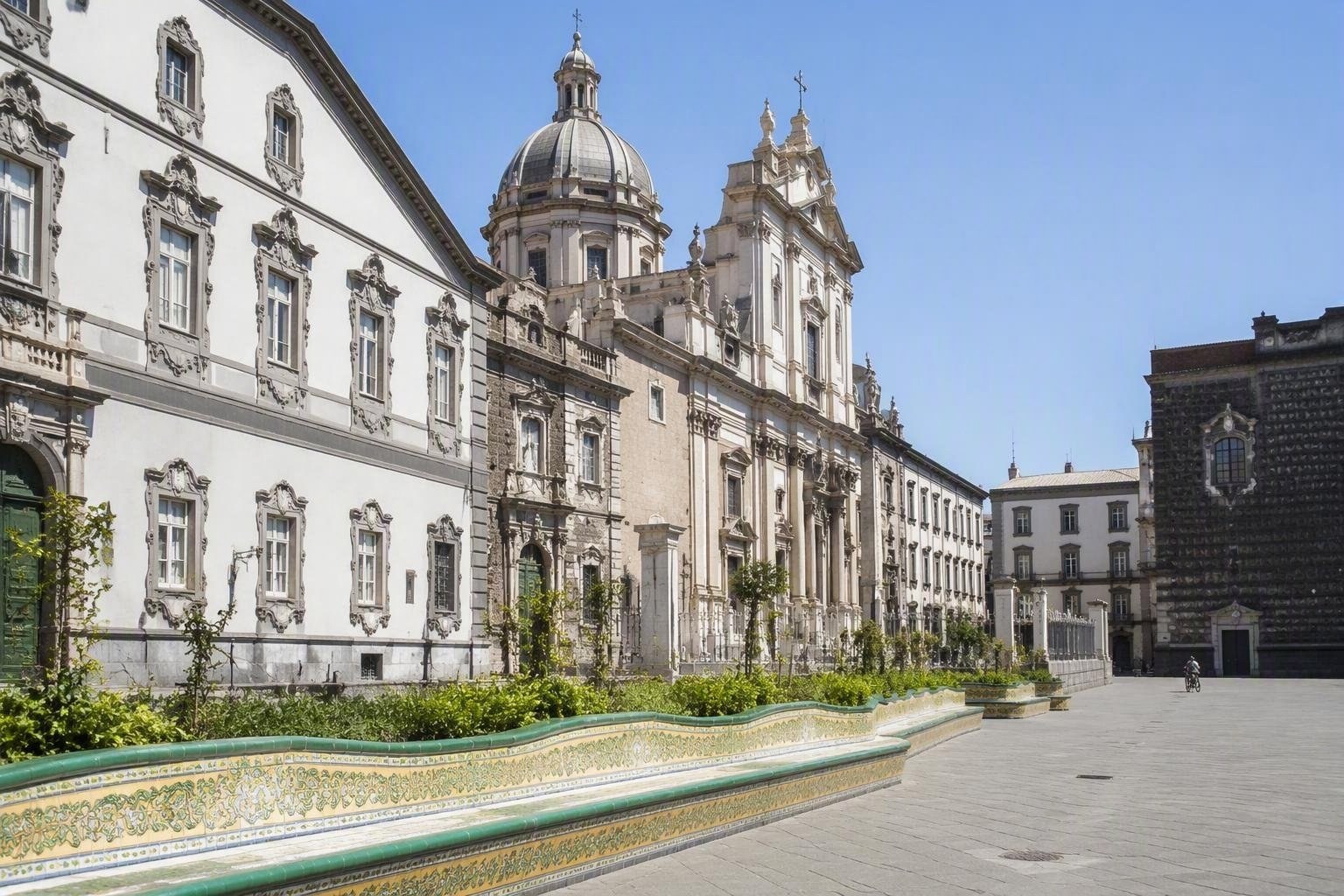 Napoli: tra cultura, crescita economica e criticità urbane