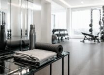 Scopri la t-shirt adidas PrimeLift Essentials per il training