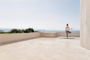Yoga e skincare: il segreto di Belén Rodríguez per un'estate in salute