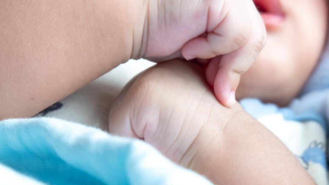 in italia sempre meno bambini continuano a diminuire le nascite e il numero medio di figli per donna 2