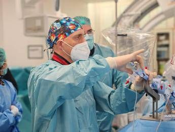 nato di appena 1 kg con grave cardiopatia luca salvato da un intervento record al bambino gesu 2