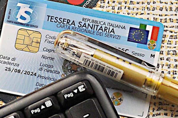 Tessera sanitaria e false mail per rubare i dati, la truffa e l’alert del ministero della Salute