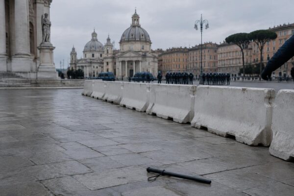 Digos perquisisce 18 città, il governo rafforza la sicurezza per le proteste