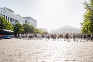 Fallimento dei provvedimenti sulla casa e clamore per elezioni anticipate