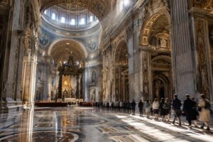 Papa Leone XIV: operazione al polmone e messaggi di vicinanza